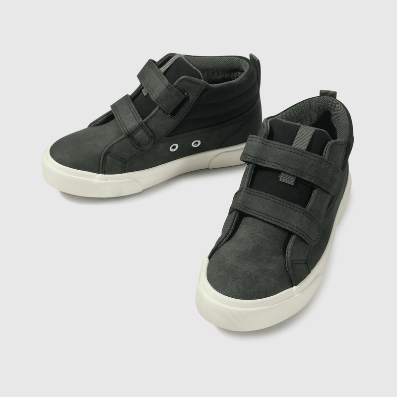 Zapatilla negra para niños, estilo y comodidad