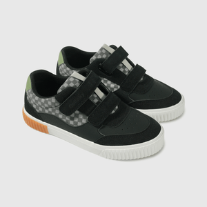 Zapatillas negras para niños, estilo y comodidad