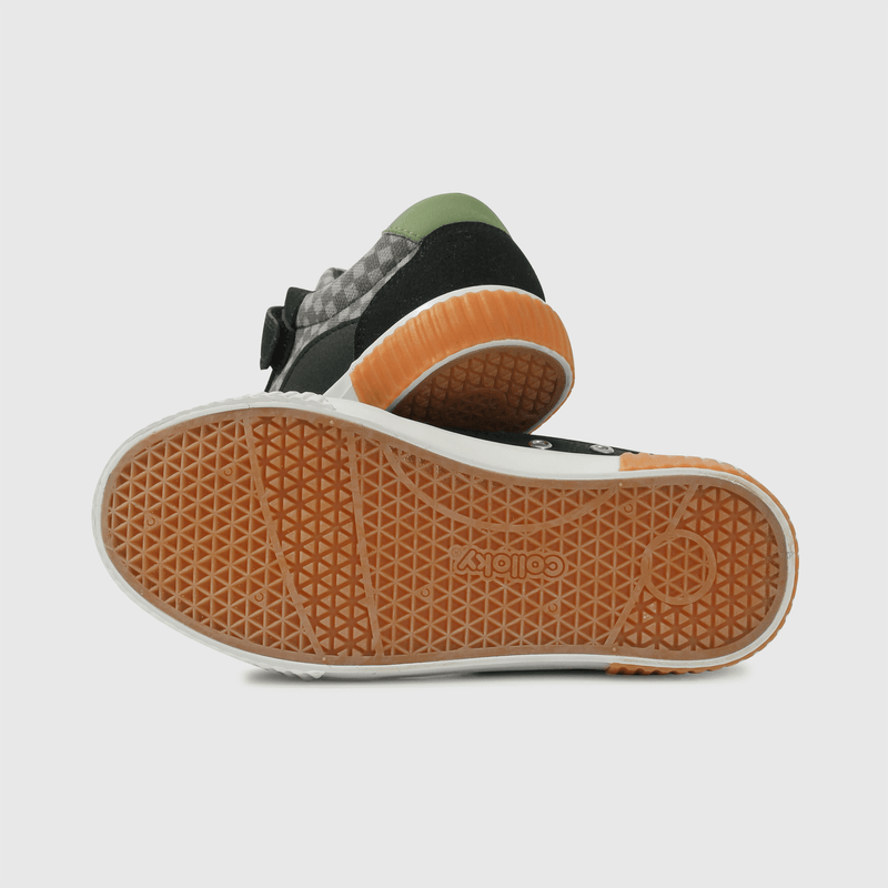 Zapatillas negras para niños, estilo y comodidad