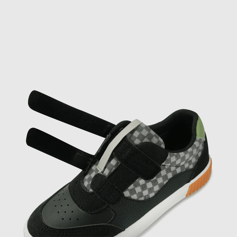Zapatillas negras para niños, estilo y comodidad