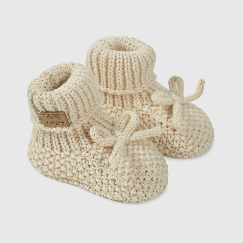 Zapatitos beige para guaguas, suaves y cómodos