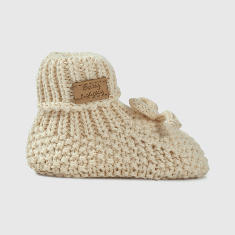 Zapatitos beige para guaguas, suaves y cómodos