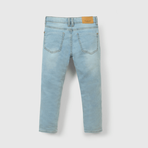 Jeans celestes para niños, comodidad y estilo