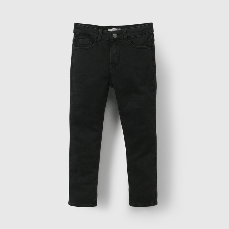 Jeans negros para niños, estilo y comodidad