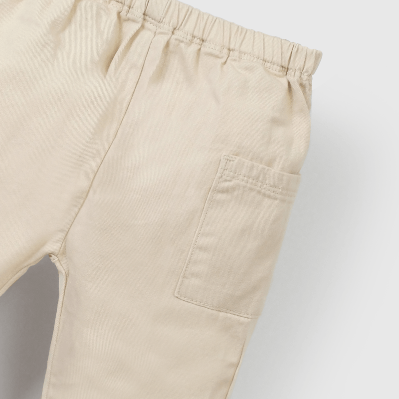 Pantalón beige para guagua, suave y cómodo