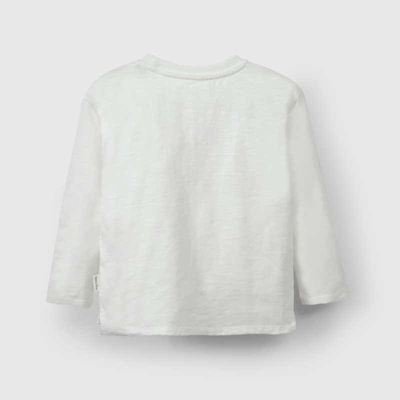 Polera blanca con dinosaurios para niños en crecimiento