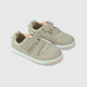 Zapatilla beige para niña, comodidad y estilo en cada paso