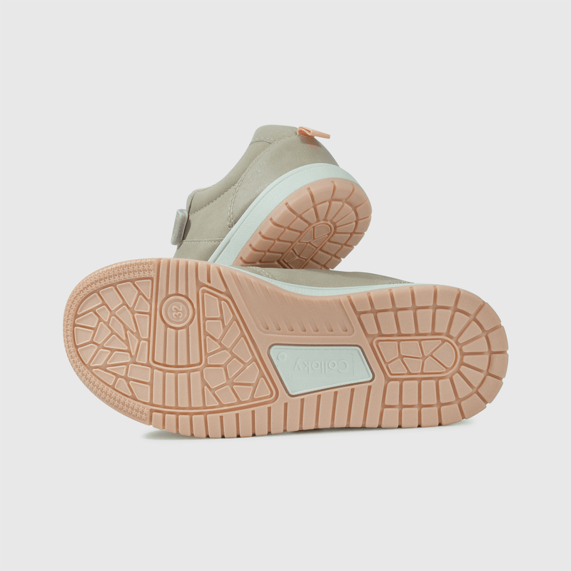 Zapatilla beige para niña, comodidad y estilo en cada paso