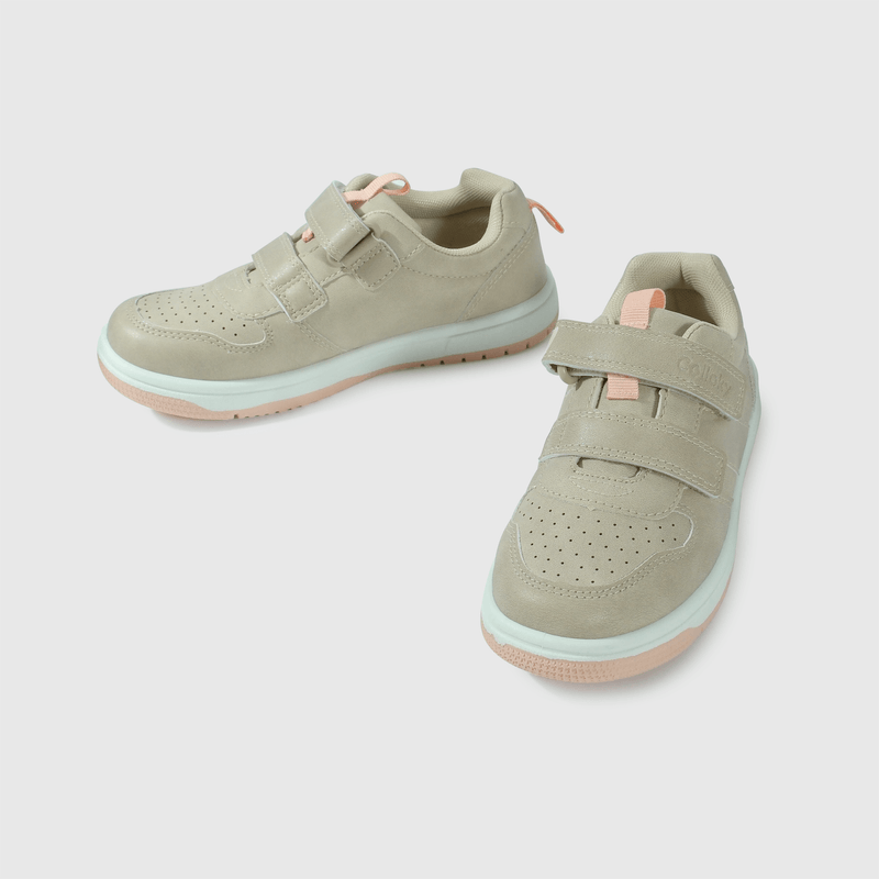 Zapatilla beige para niña, comodidad y estilo en cada paso