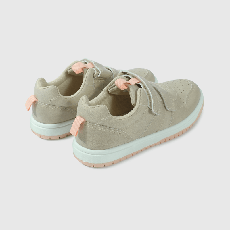 Zapatilla beige para niña, comodidad y estilo en cada paso