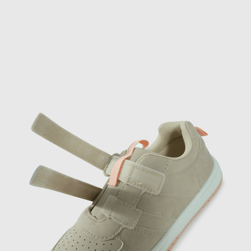 Zapatilla beige para niña, comodidad y estilo en cada paso