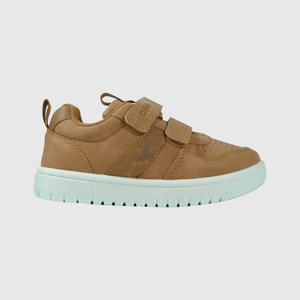 Zapatilla café para niño, comodidad y estilo