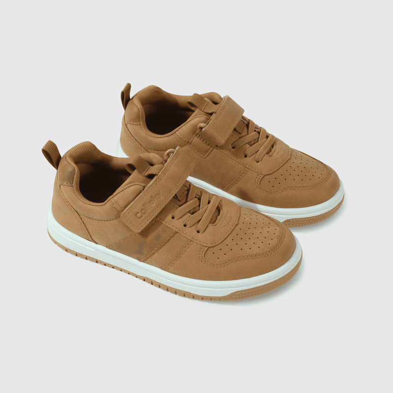 Zapatillas café para niños, comodidad y estilo