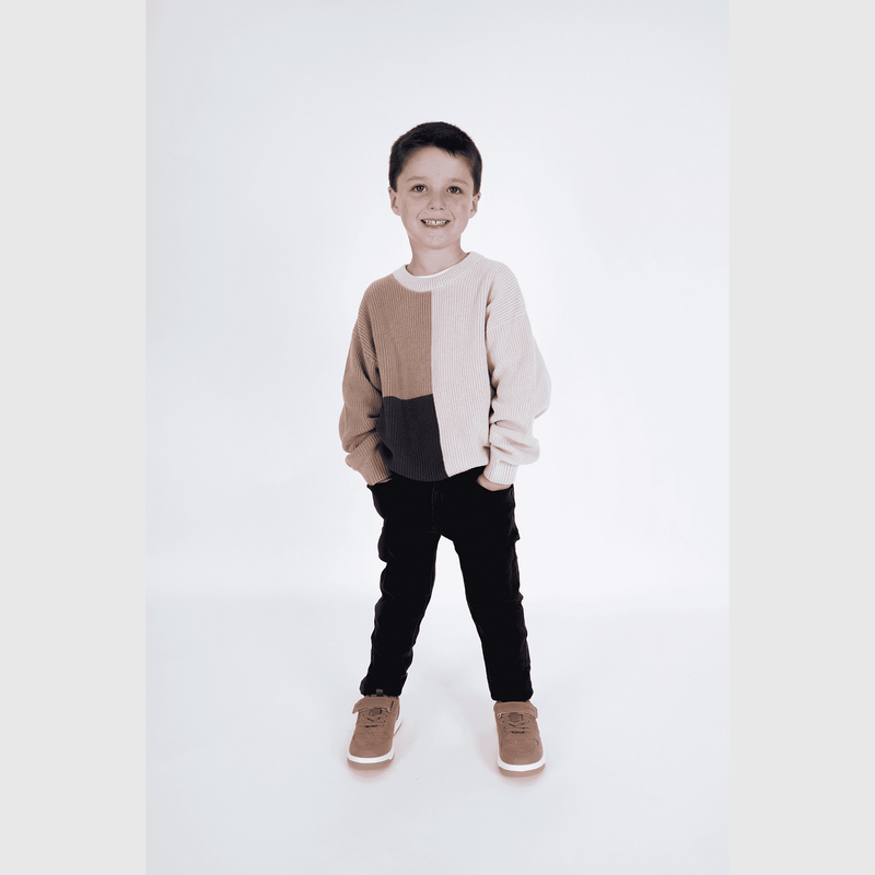 Zapatillas café para niños, comodidad y estilo