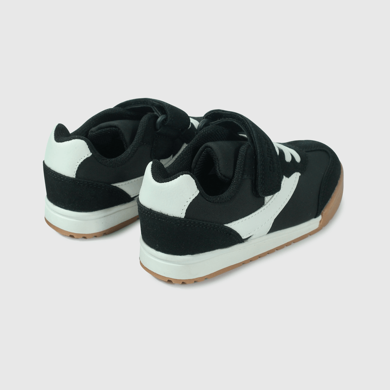 Zapatilla negra para niño, comodidad y estilo