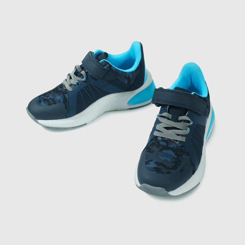 Zapatillas deportivas azules para niños activos y felices