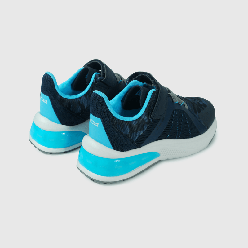 Zapatillas deportivas azules para niños activos y felices