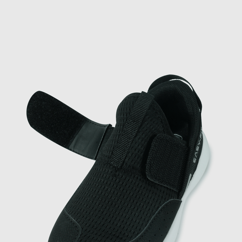 Zapatilla negra para niño, comodidad y estilo en cada paso