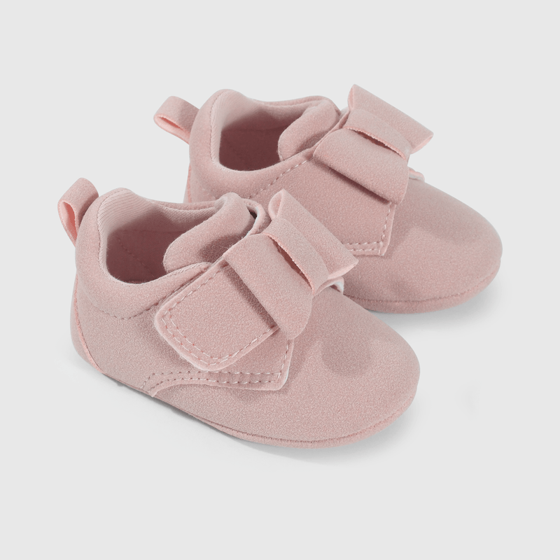 Zapato rosado para guagua, diseño tierno y cómodo