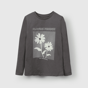 Polera niña gris con flores para un estilo único