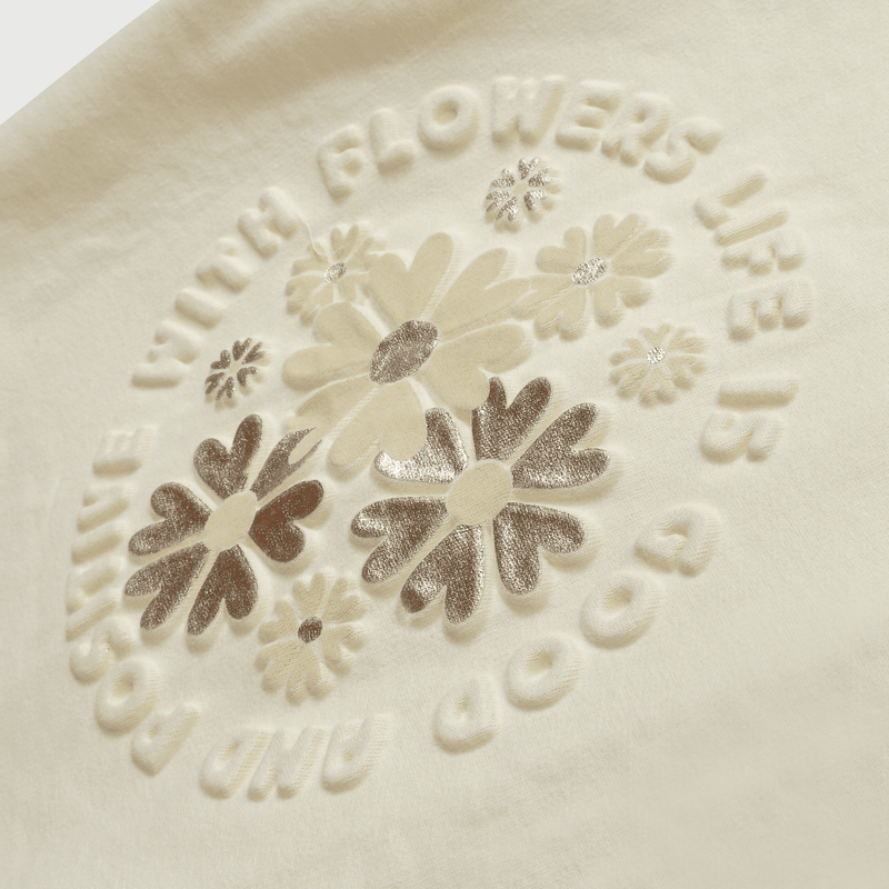 Polerón crema con flores para niñas, estilo y comodidad