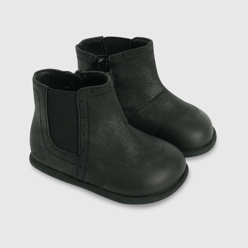 Botines negros para primeros pasos, comodidad y estilo