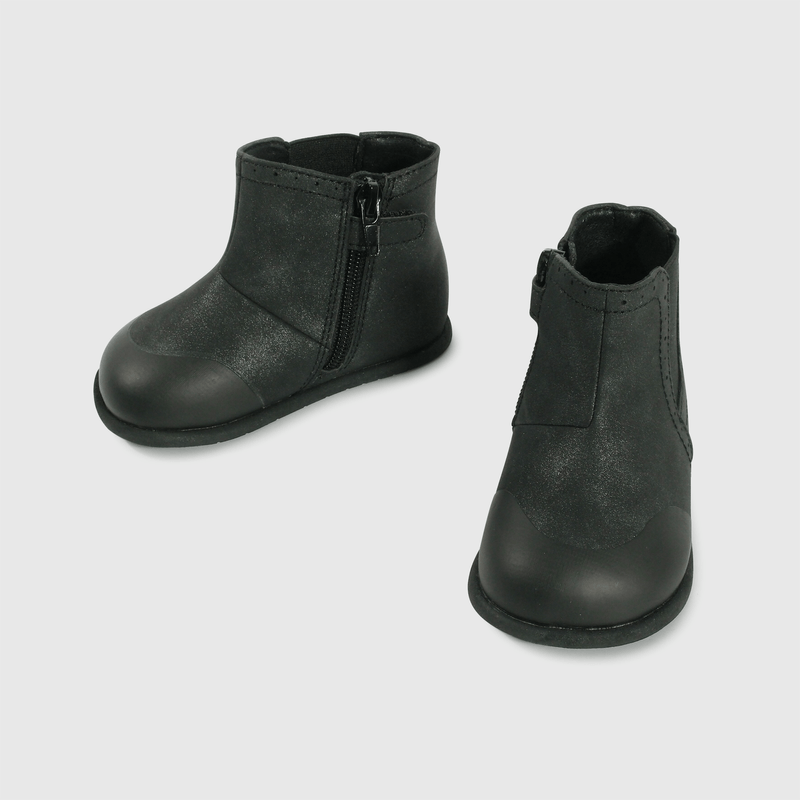Botines negros para primeros pasos, comodidad y estilo