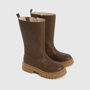 Bota café para niños, estilo y comodidad en cada paso