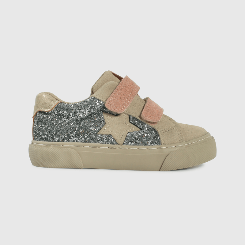 Zapatillas beige para niños, comodidad y estilo
