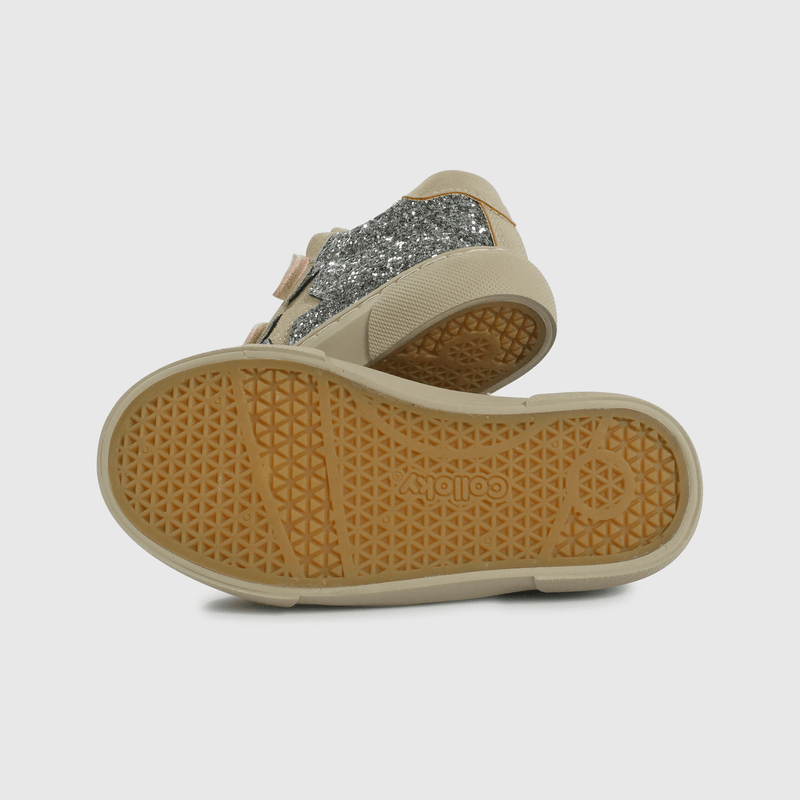 Zapatillas beige para niños, comodidad y estilo