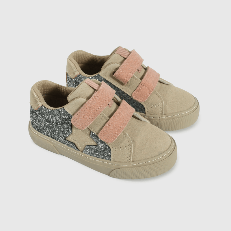 Zapatillas beige para niños, comodidad y estilo
