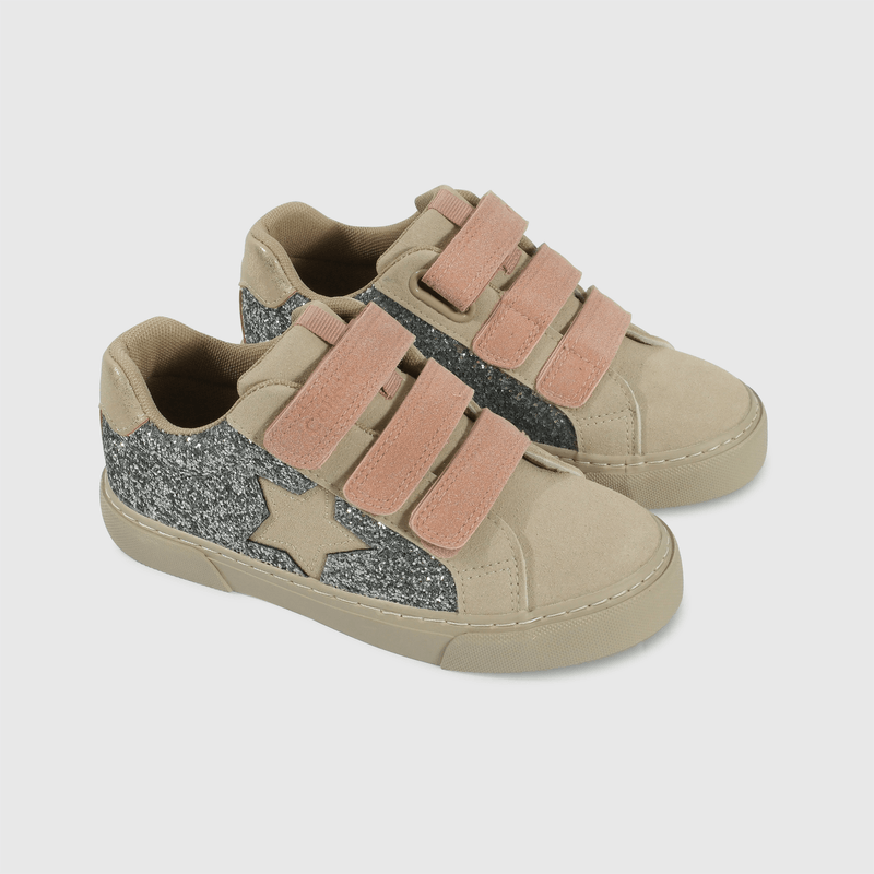 Zapatillas beige para niños, estilo y comodidad