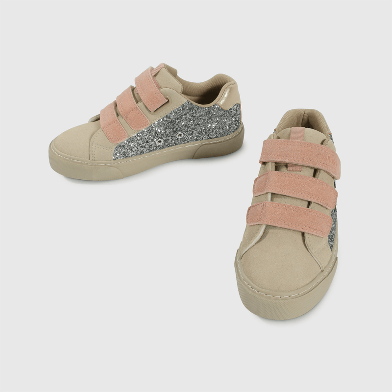 Zapatillas beige para niños, estilo y comodidad