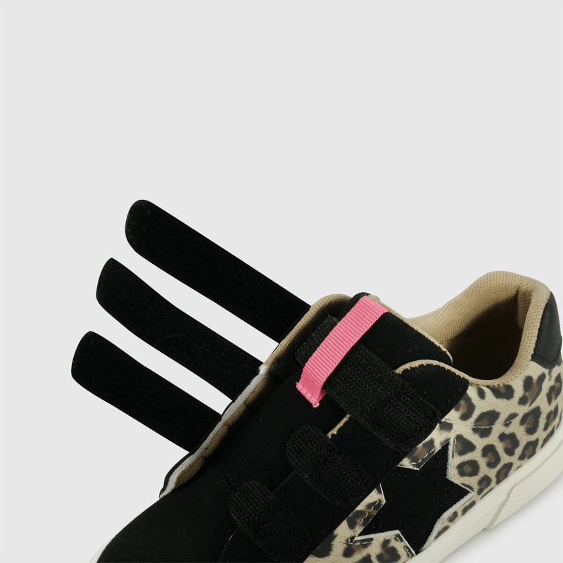 Zapatillas negras para niños, estilo y comodidad