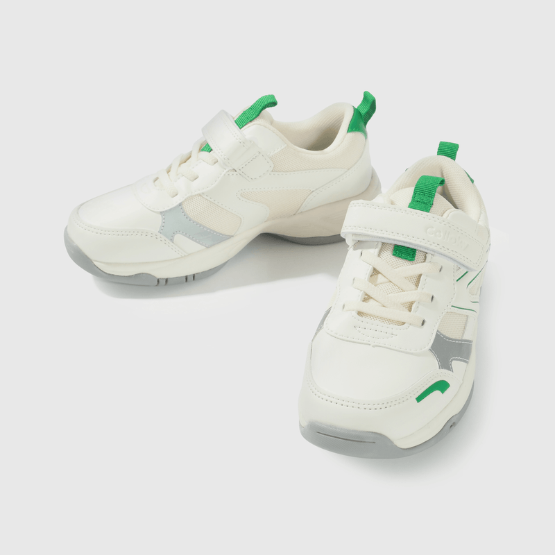 Zapatilla blanca para niños, estilo y comodidad