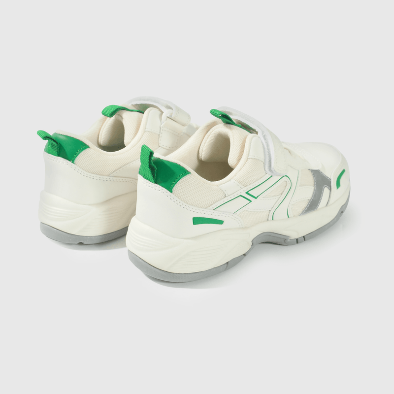 Zapatilla blanca para niños, estilo y comodidad