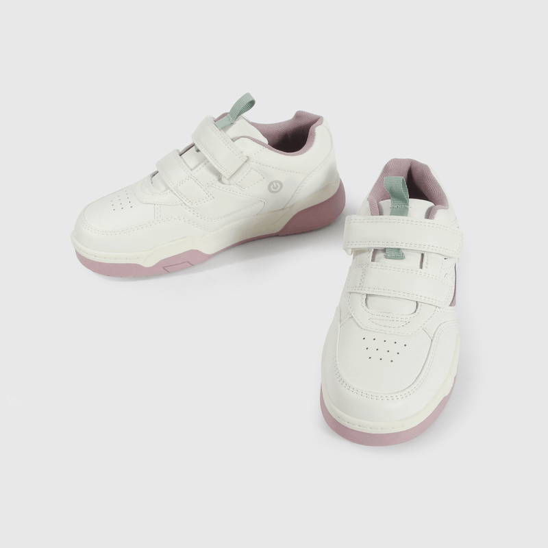 Zapatilla blanca con luces para niña, estilo y comodidad
