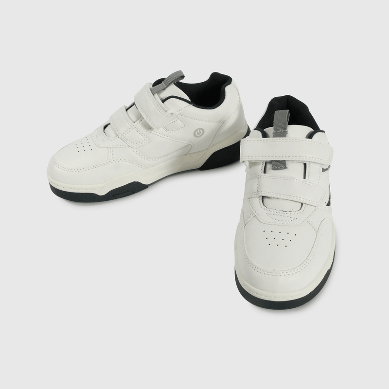 Zapatilla blanca con luces para niños activos y felices