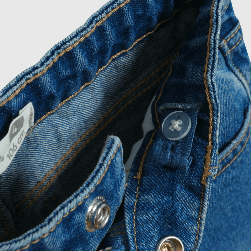 Jeans azules para niños, estilo y comodidad