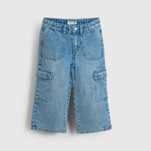 Jeans celestes para niños, estilo y comodidad