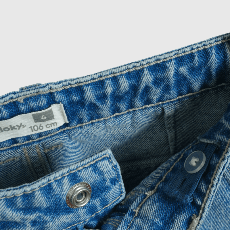 Jeans celestes para niños, estilo y comodidad