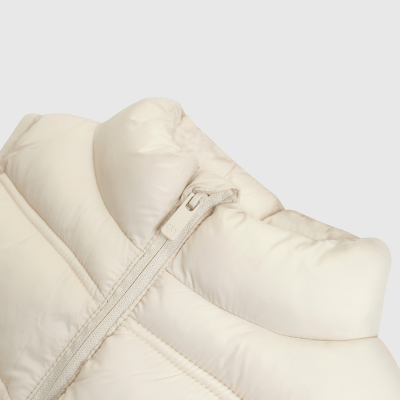 Chaleco acolchado beige para niños, estilo y calidez
