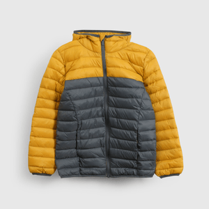 Chaqueta amarilla y azul para niños cómodos y felices