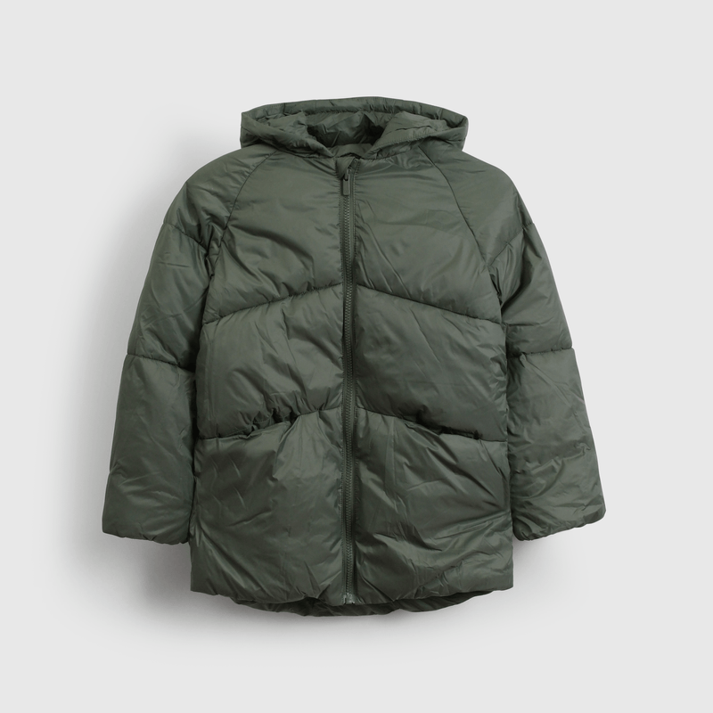 Abrigo verde para niños, estilo y comodidad