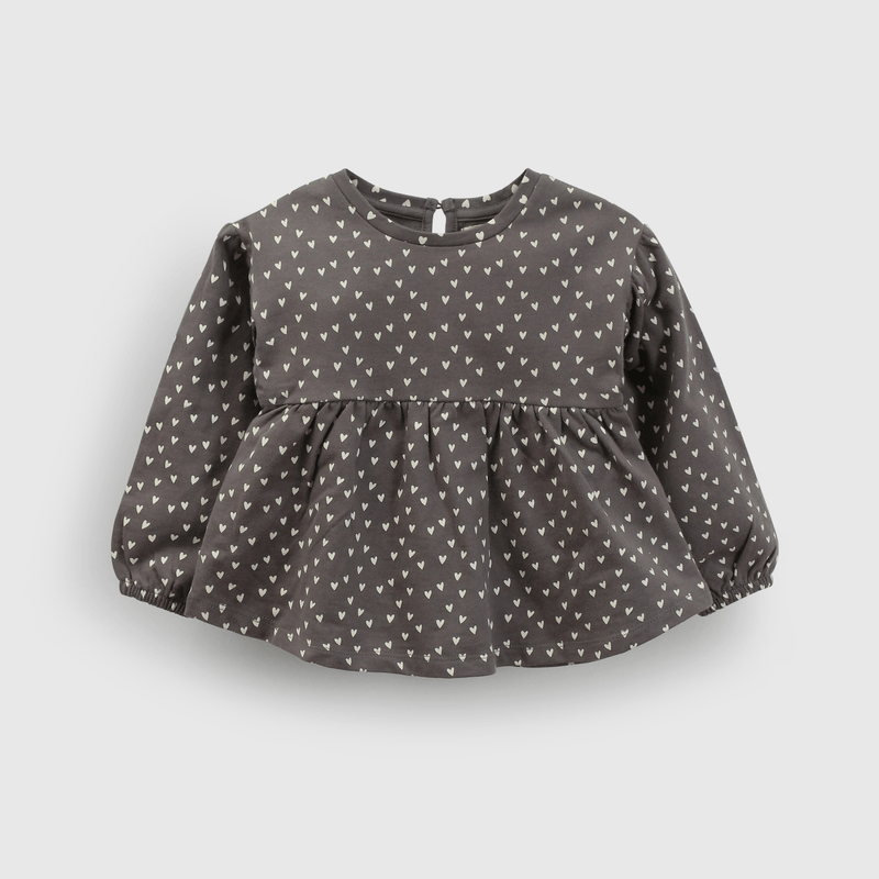 Polera gris con corazones para niñas encantadoras y cómodas
