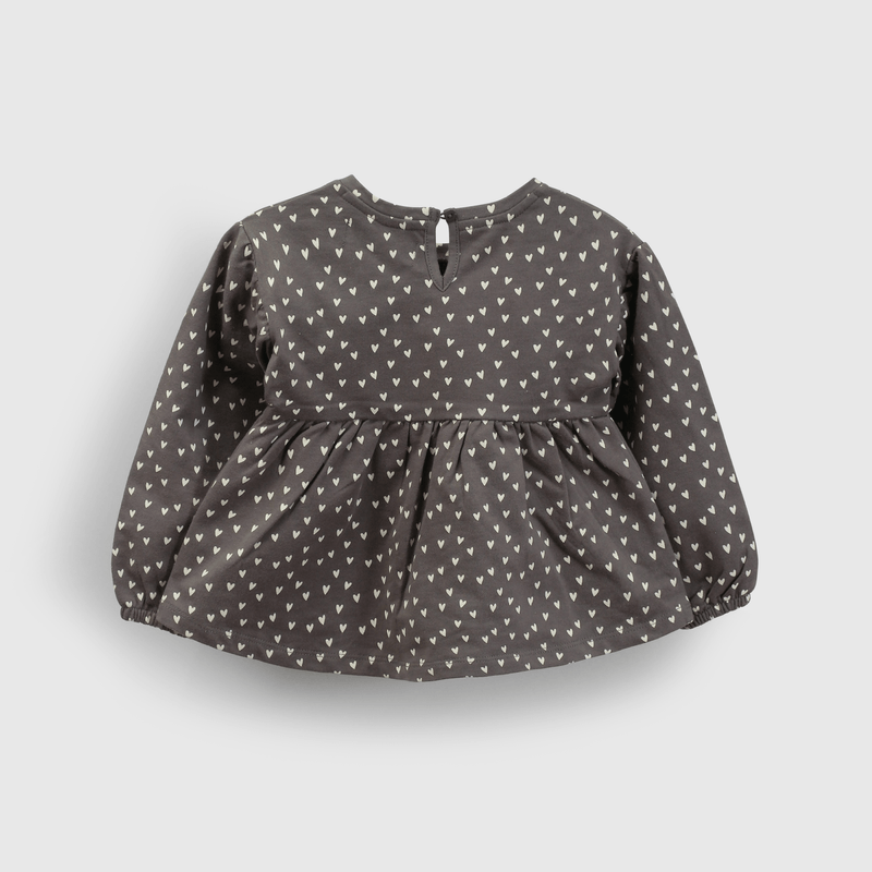 Polera gris con corazones para niñas encantadoras y cómodas