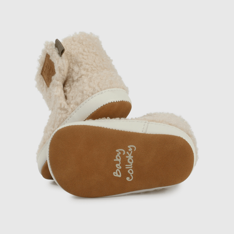 Botitas suaves beige para guaguas, llenas de ternura y confort