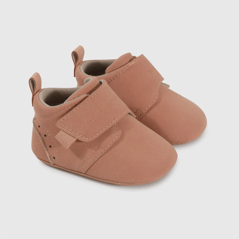 Botines rosados para guaguas, comodidad y estilo