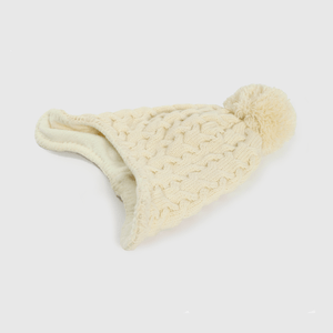 Gorro beige para niños, abrigo y estilo