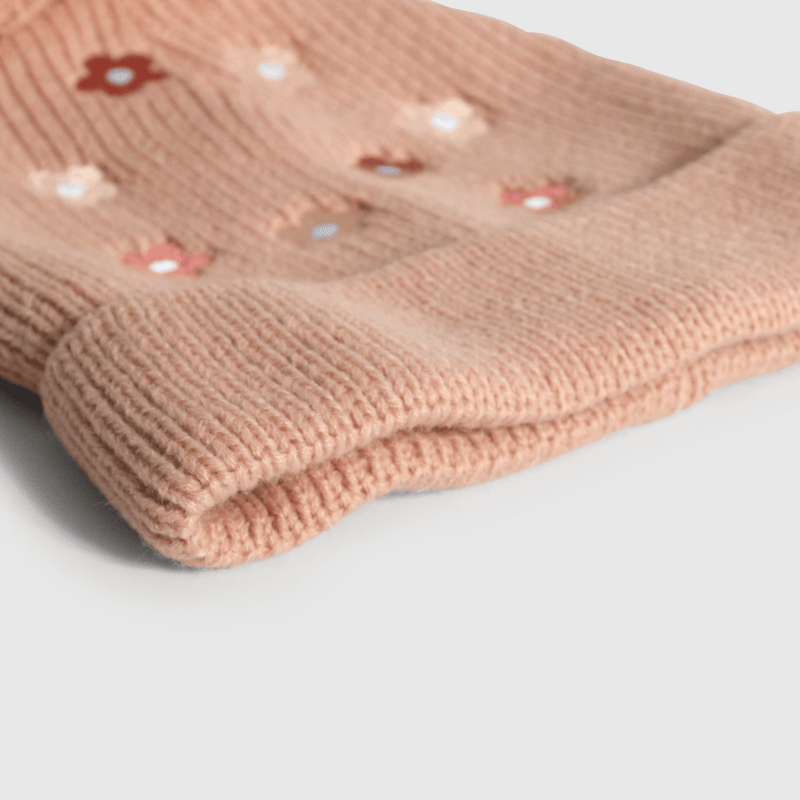Gorro rosado con corazones para niñas encantadoras